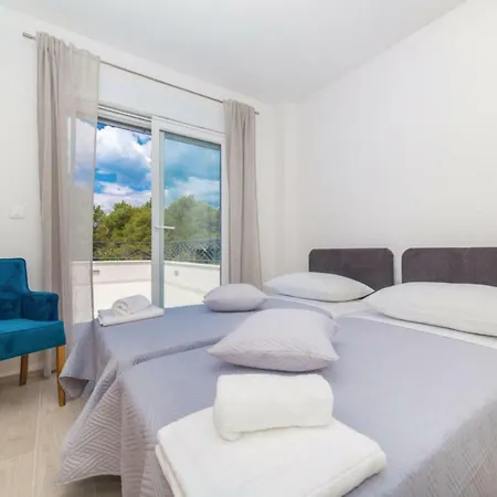 Villa Holiday Trogir-ciovo Goldy