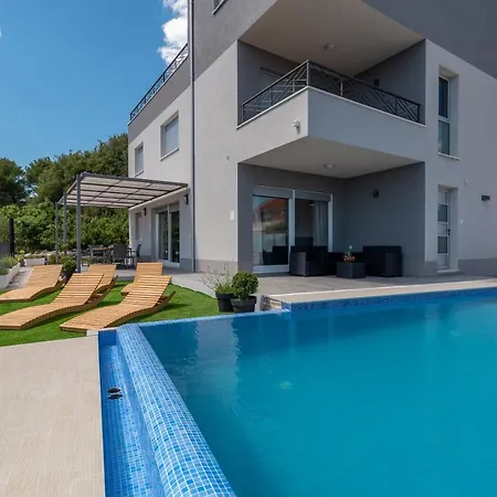 Villa Holiday Trogir-ciovo Goldy